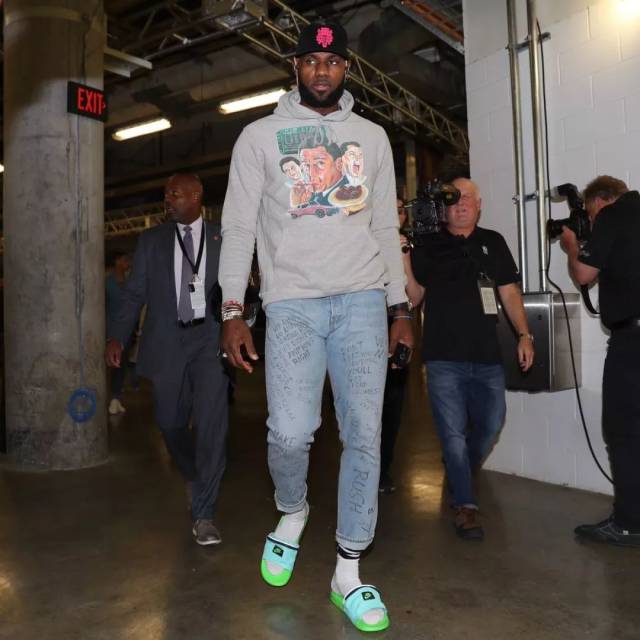 翻牌遭到多 翻牌遭到多